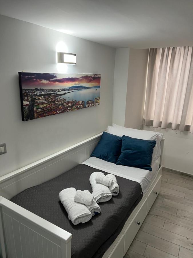 Bed and Breakfast La Casa Di Raffaele Napoli Centro Zewnętrze zdjęcie